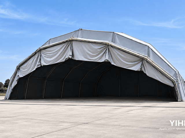 Lifting-Door Aircraft Hangar